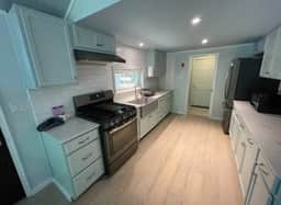 Berta's Lake Front Cottage on Winona Lake! - Image 5